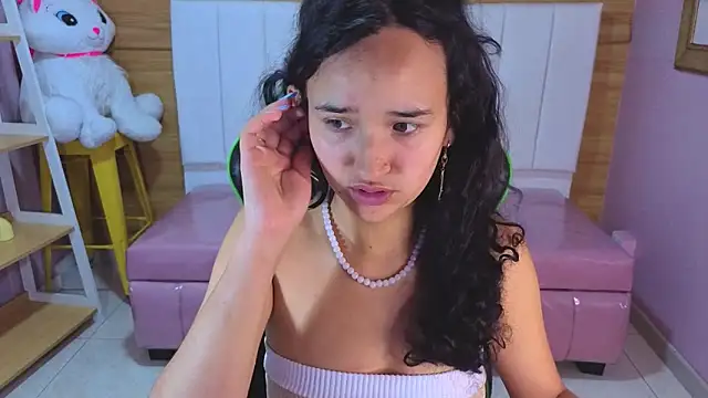 Snapshot of bella_vibess_s chatting on February 22, 2026, 12:51 pm bella vibess s online show from February 22, 2026, 12:51 pm