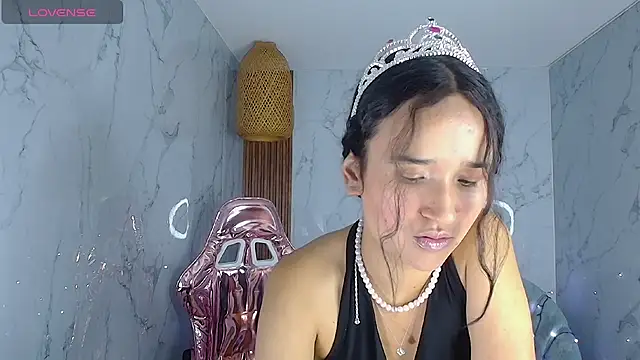 Snapshot of bella_vibess_s chatting on December 21, 2025, 8:09 pm bella vibess s online show from December 21, 2025, 8:09 pm