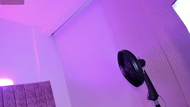 Ambeer fox  online show from March 18, 2026, 1:35 pm