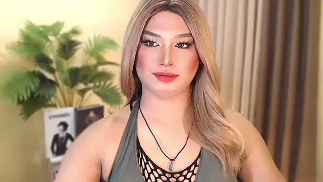 Snapshot of UrGoddess_Kiera chatting on October 23, 2025, 5:11 pm UrGoddess Kiera online show from October 23, 2025, 5:11 pm