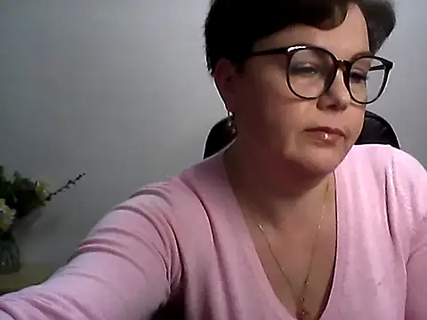 Snapshot of EllaLove2277 chatting on April 24, 2026, 5:42 am EllaLove2277 online show from April 24, 2026, 5:42 am