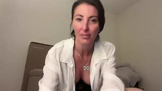 Snapshot of NurseStephania chatting on October 19, 2025, 3:31 am NurseStephania online show from October 19, 2025, 3:31 am
