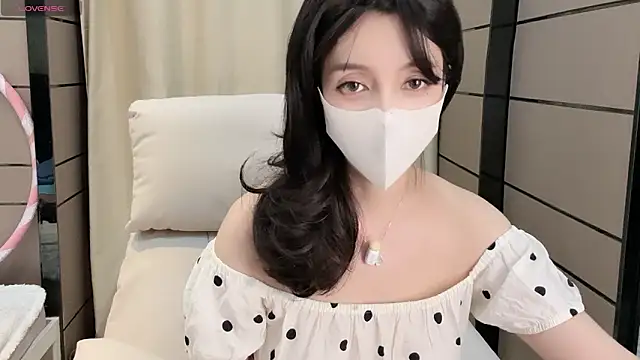 Snapshot of _Ling_Ling chatting on October 8, 2025, 1:34 pm Ling Ling online show from October 8, 2025, 1:34 pm