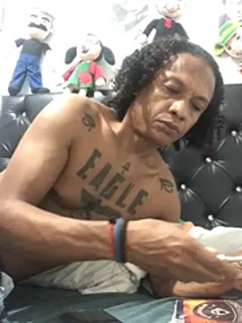 Snapshot of elpeluchenegroxxx3 chatting on February 18, 2026, 1:36 am elpeluchenegroxxx3 online show from February 18, 2026, 1:36 am