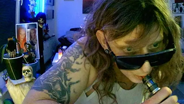 hellgirl1980 online show from November 5, 2025, 10:46 pm