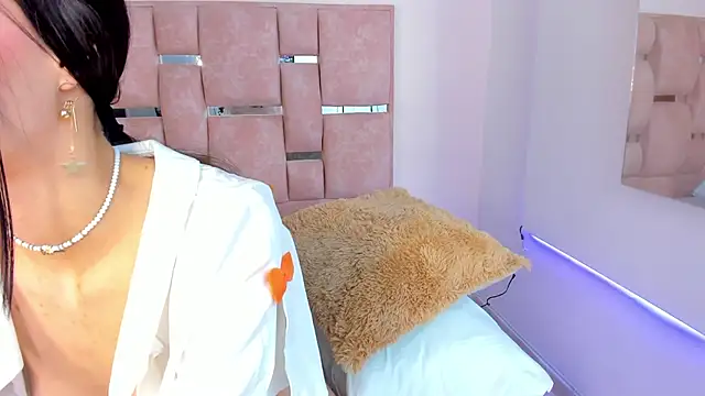 Snapshot of Daeni_ chatting on September 16, 2025, 4:35 am Daeni online show from September 16, 2025, 4:35 am