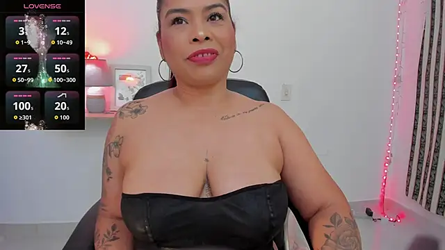 Snapshot of roselyn_caprice chatting on February 3, 2026, 2:53 am roselyn caprice online show from February 3, 2026, 2:53 am