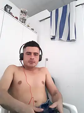 Snapshot of Andr3s69xxx chatting on April 26, 2026, 2:36 pm Andr3s69xxx online show from April 26, 2026, 2:36 pm