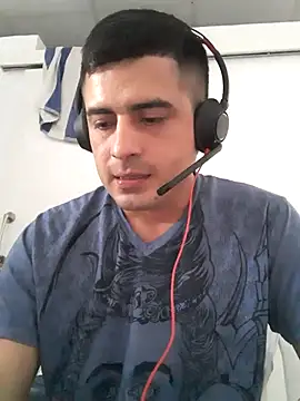 Snapshot of Andr3s69xxx chatting on May 2, 2026, 5:40 pm Andr3s69xxx online show from May 2, 2026, 5:40 pm