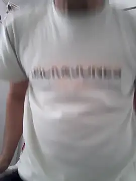 Snapshot of Andr3s69xxx chatting on April 30, 2026, 9:49 am Andr3s69xxx online show from April 30, 2026, 9:49 am