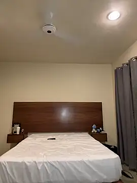 Sashailardi online show from April 8, 2026, 6:04 am