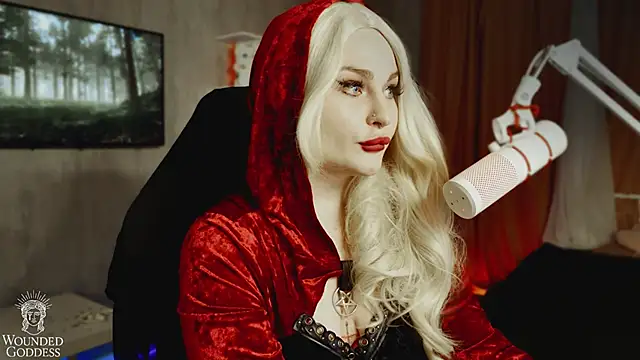 Snapshot of Wounded_Goddess_ chatting on October 31, 2025, 2:13 pm Wounded Goddess  online show from October 31, 2025, 2:13 pm