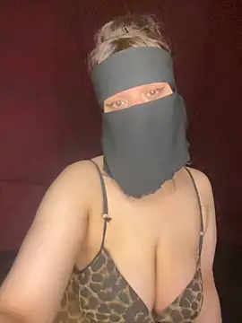 Snapshot of RooVaaN-Xx chatting on October 2, 2025, 4:27 am RooVaaN-Xx online show from October 2, 2025, 4:27 am