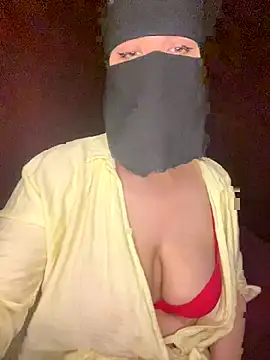 Snapshot of RooVaaN-Xx chatting on October 4, 2025, 10:44 pm RooVaaN-Xx online show from October 4, 2025, 10:44 pm