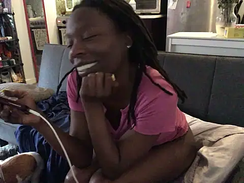Snapshot of littyleesh1 chatting on May 15, 2026, 8:18 pm littyleesh1 online show from May 15, 2026, 8:18 pm
