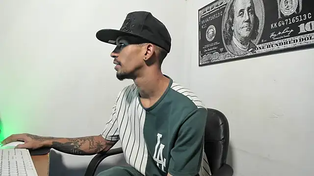 Snapshot of carl_jhonson821 chatting on December 18, 2025, 7:35 am carl jhonson821 online show from December 18, 2025, 7:35 am