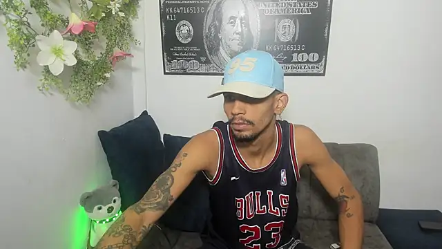 Snapshot of carl_jhonson821 chatting on November 12, 2025, 12:42 pm carl jhonson821 online show from November 12, 2025, 12:42 pm