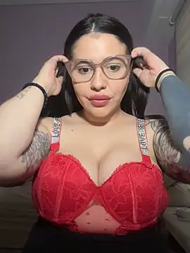 Snapshot of onlylucisfer chatting on October 18, 2025, 5:48 pm onlylucisfer online show from October 18, 2025, 5:48 pm