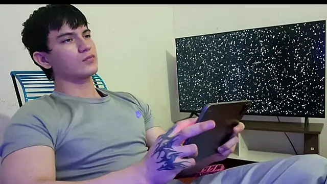 ErickWalton online show from December 3, 2025, 5:08 am