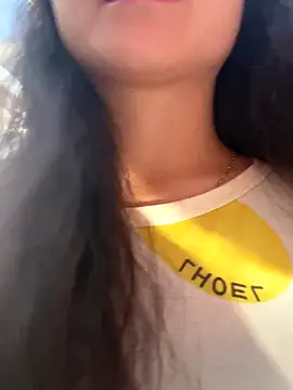 Snapshot of Emlyly-18 chatting on October 9, 2025, 12:11 am Emlyly-18 online show from October 9, 2025, 12:11 am