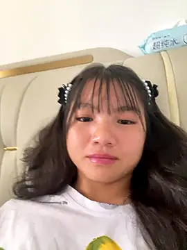 Snapshot of Emlyly-18 chatting on September 12, 2025, 5:51 am Emlyly-18 online show from September 12, 2025, 5:51 am