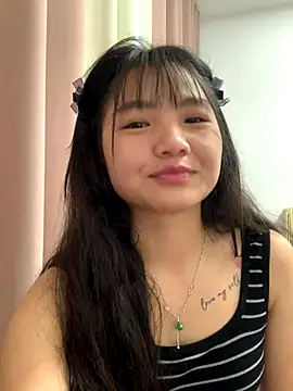 Snapshot of Emlyly-18 chatting on September 20, 2025, 2:49 am Emlyly-18 online show from September 20, 2025, 2:49 am