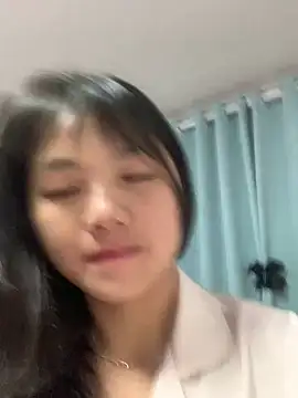 Snapshot of Emlyly-18 chatting on October 18, 2025, 8:22 pm Emlyly-18 online show from October 18, 2025, 8:22 pm