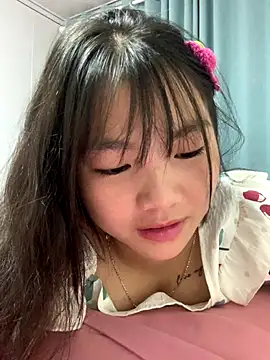 Snapshot of Emlyly-18 chatting on October 4, 2025, 2:46 am Emlyly-18 online show from October 4, 2025, 2:46 am