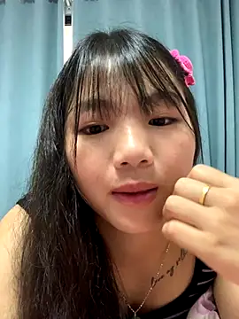 Snapshot of Emlyly-18 chatting on October 5, 2025, 1:40 am Emlyly-18 online show from October 5, 2025, 1:40 am