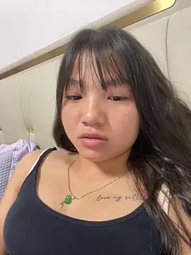 Snapshot of Emlyly-18 chatting on September 18, 2025, 11:02 am Emlyly-18 online show from September 18, 2025, 11:02 am