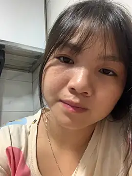 Snapshot of Emlyly-18 chatting on September 24, 2025, 11:17 am Emlyly-18 online show from September 24, 2025, 11:17 am