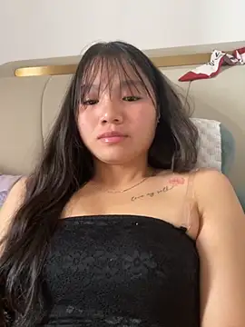 Snapshot of Emlyly-18 chatting on September 10, 2025, 1:59 am Emlyly-18 online show from September 10, 2025, 1:59 am