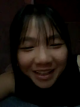 Snapshot of Emlyly-18 chatting on October 6, 2025, 10:54 pm Emlyly-18 online show from October 6, 2025, 10:54 pm