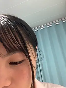 Snapshot of Emlyly-18 chatting on October 15, 2025, 1:04 am Emlyly-18 online show from October 15, 2025, 1:04 am