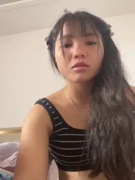 Snapshot of Emlyly-18 chatting on September 14, 2025, 2:56 am Emlyly-18 online show from September 14, 2025, 2:56 am