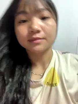 Snapshot of Emlyly-18 chatting on September 21, 2025, 5:51 pm Emlyly-18 online show from September 21, 2025, 5:51 pm