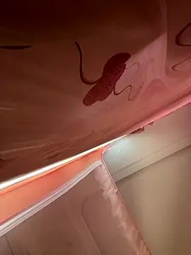 Snapshot of Emlyly-18 chatting on October 8, 2025, 12:34 am Emlyly-18 online show from October 8, 2025, 12:34 am