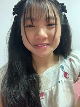 Snapshot of Emlyly-18 chatting on September 29, 2025, 12:50 am Emlyly-18 online show from September 29, 2025, 12:50 am