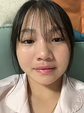 Snapshot of Emlyly-18 chatting on October 9, 2025, 4:07 pm Emlyly-18 online show from October 9, 2025, 4:07 pm