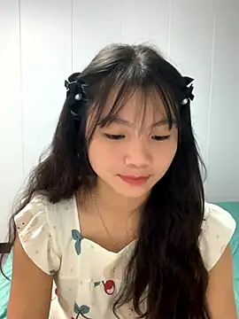 Snapshot of Emlyly-18 chatting on October 12, 2025, 3:08 am Emlyly-18 online show from October 12, 2025, 3:08 am