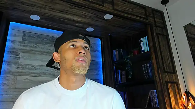 Snapshot of B_Wild chatting on February 24, 2026, 3:18 am B Wild online show from February 24, 2026, 3:18 am