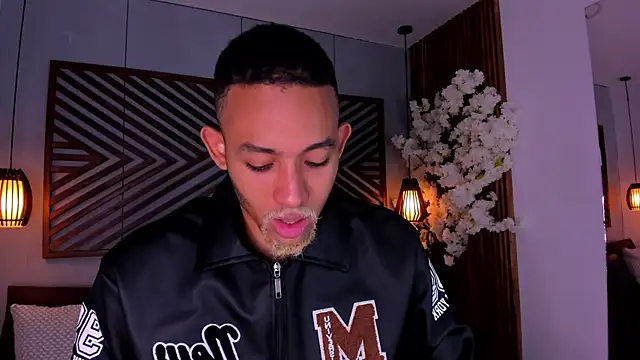 B Wild online show from November 11, 2025, 3:34 am