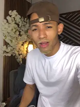 B Wild online show from October 8, 2025, 3:41 am