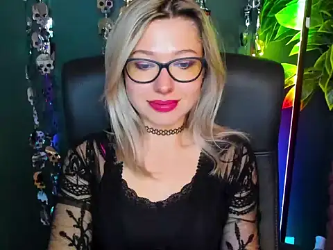 Snapshot of loveHeidi chatting on October 20, 2025, 9:43 am loveHeidi online show from October 20, 2025, 9:43 am