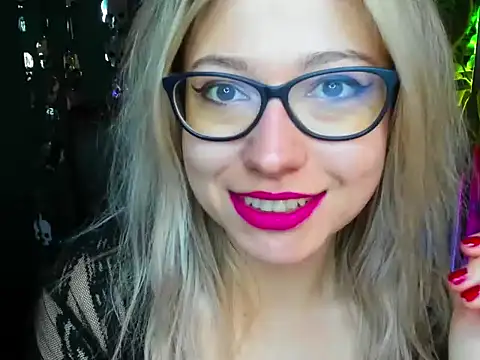 Snapshot of loveHeidi chatting on October 15, 2025, 4:44 am loveHeidi online show from October 15, 2025, 4:44 am