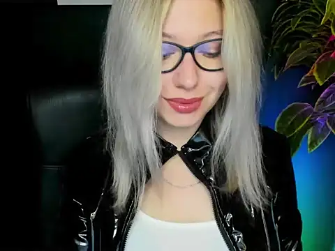 Snapshot of loveHeidi chatting on September 18, 2025, 4:26 am loveHeidi online show from September 18, 2025, 4:26 am