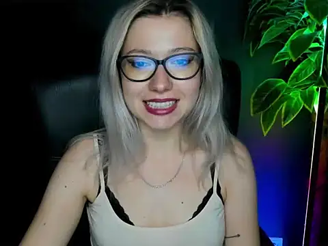 Snapshot of loveHeidi chatting on September 17, 2025, 4:58 am loveHeidi online show from September 17, 2025, 4:58 am