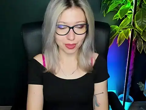 Snapshot of loveHeidi chatting on September 11, 2025, 6:24 am loveHeidi online show from September 11, 2025, 6:24 am