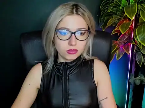 Snapshot of loveHeidi chatting on October 2, 2025, 4:16 am loveHeidi online show from October 2, 2025, 4:16 am