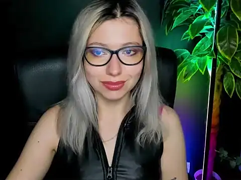 Snapshot of loveHeidi chatting on September 16, 2025, 4:46 am loveHeidi online show from September 16, 2025, 4:46 am